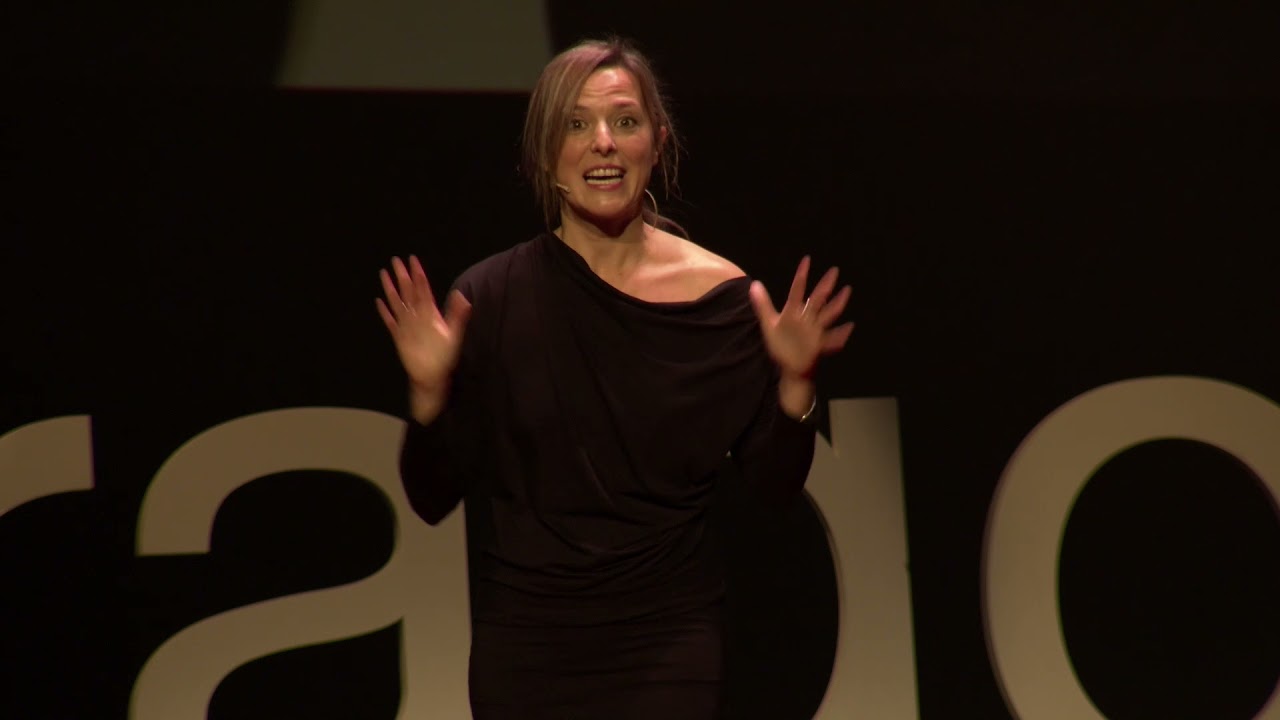 Comunicación y Desarrollo de Liderazgo Femenino: Empoderando a Mujeres en la Empresa